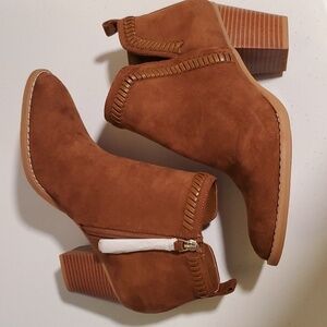 DV8 by Dolce Vita Stitched Brown Suede Ankle Boots NEW